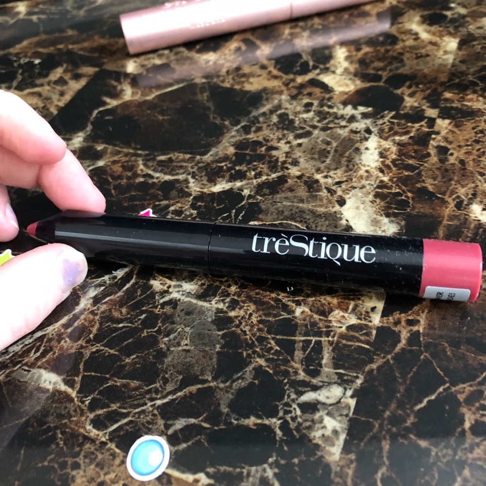 Tresqiue lip glaze with primer brand new